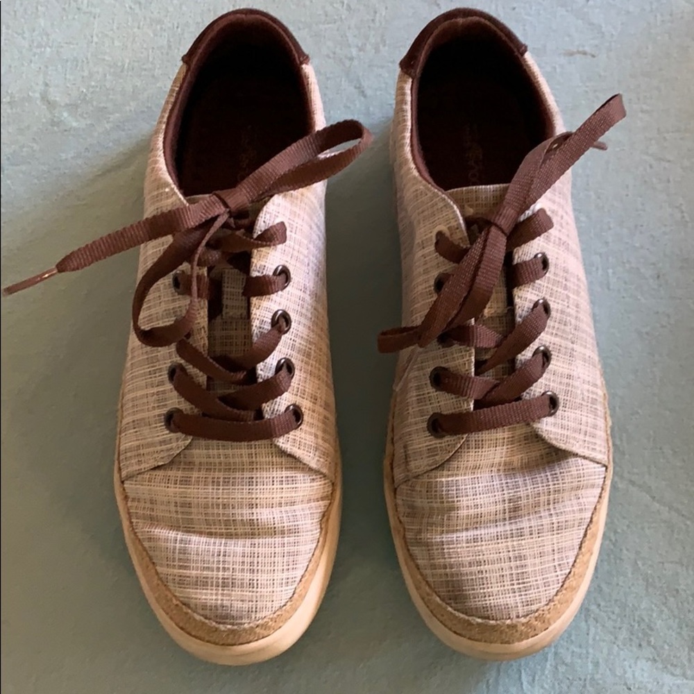 Comfortable canvas shoes